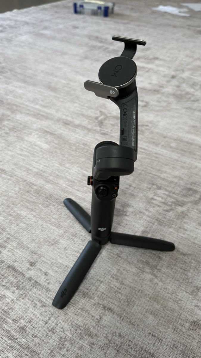 DJI Action Cam: DJI Osmo Mobile 6 Smartphone Gimbal Stabilizer - Black – Usato da La Tour-de-Peilz venduto da Artbourbon