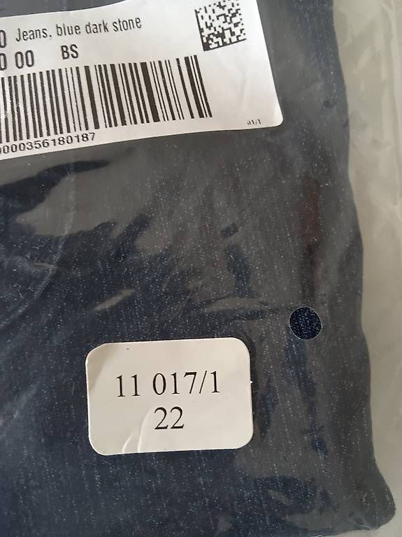 Jeans: Jeans NEUF – Nuovo e nell'imballaggio originale da Yverdon venduto da Nany6 1