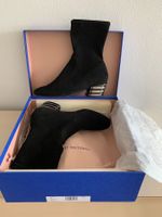 STUART WEITZMAN: OVP - Schwarze Wildleder-Stiefelette, 37,5