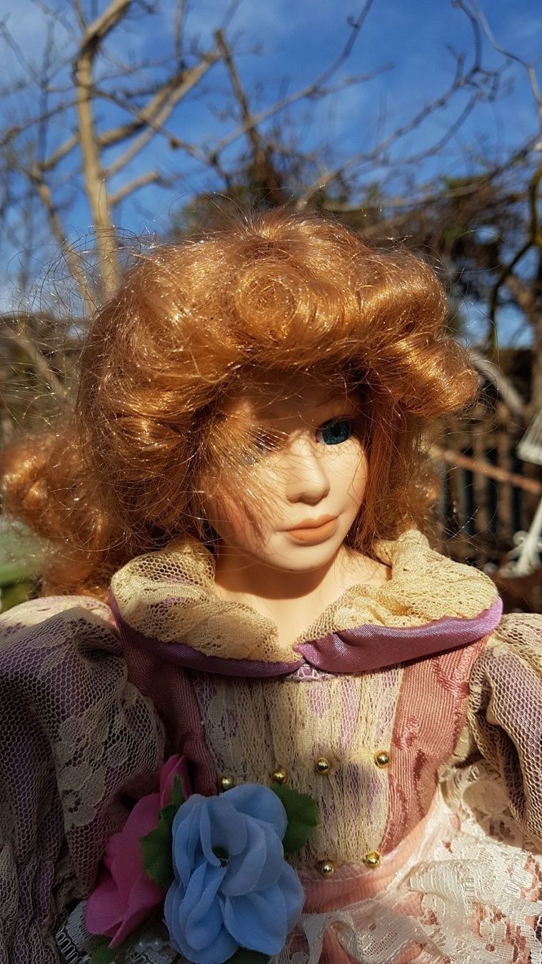 Puppen: Schöne Puppe auf Ständer – Gebraucht aus St. Antoni von Mischtle 5