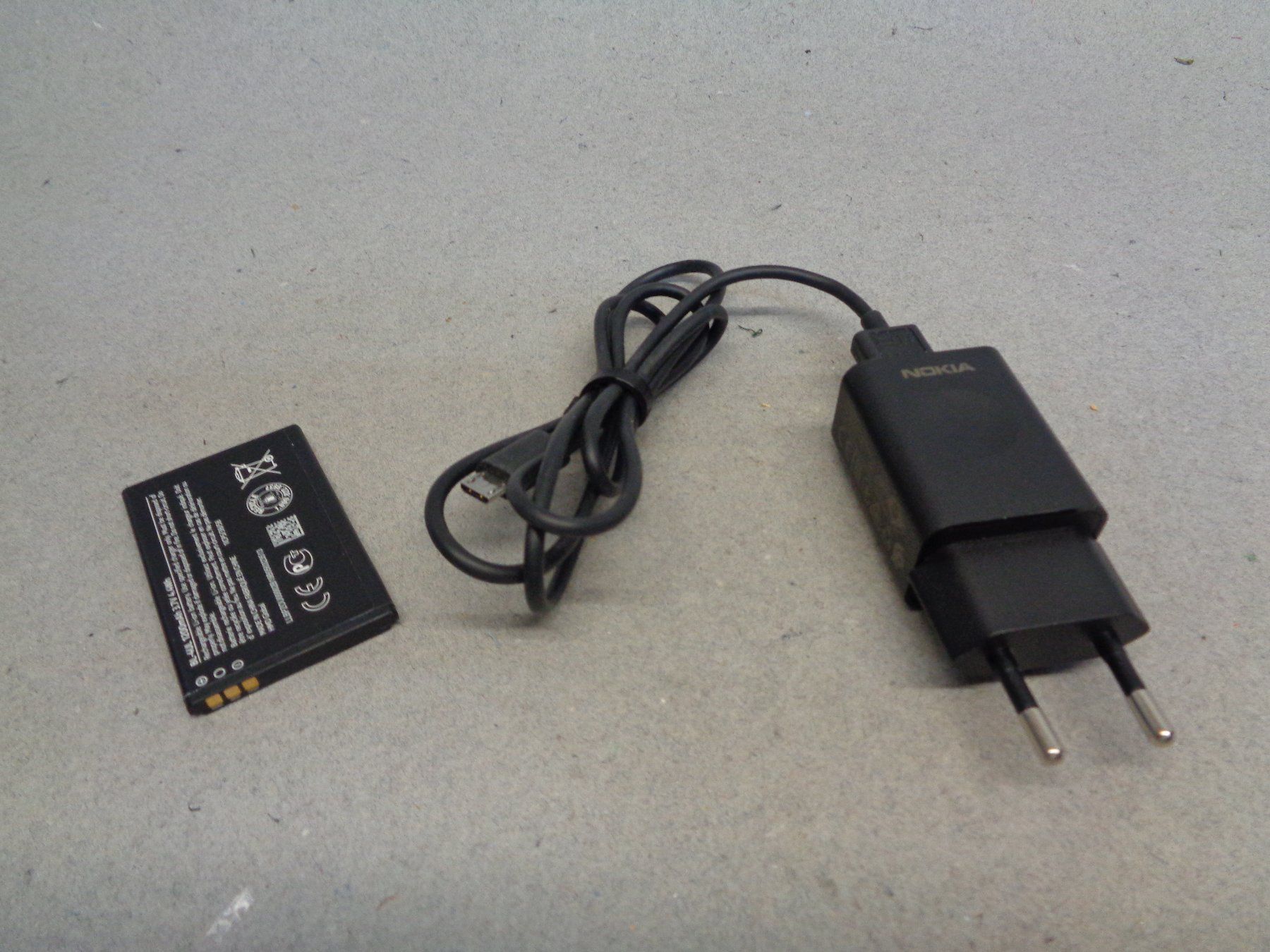 Ladegeräte: Ladekabel / Nokia-220 – Gebraucht aus Aarwangen von SEC500