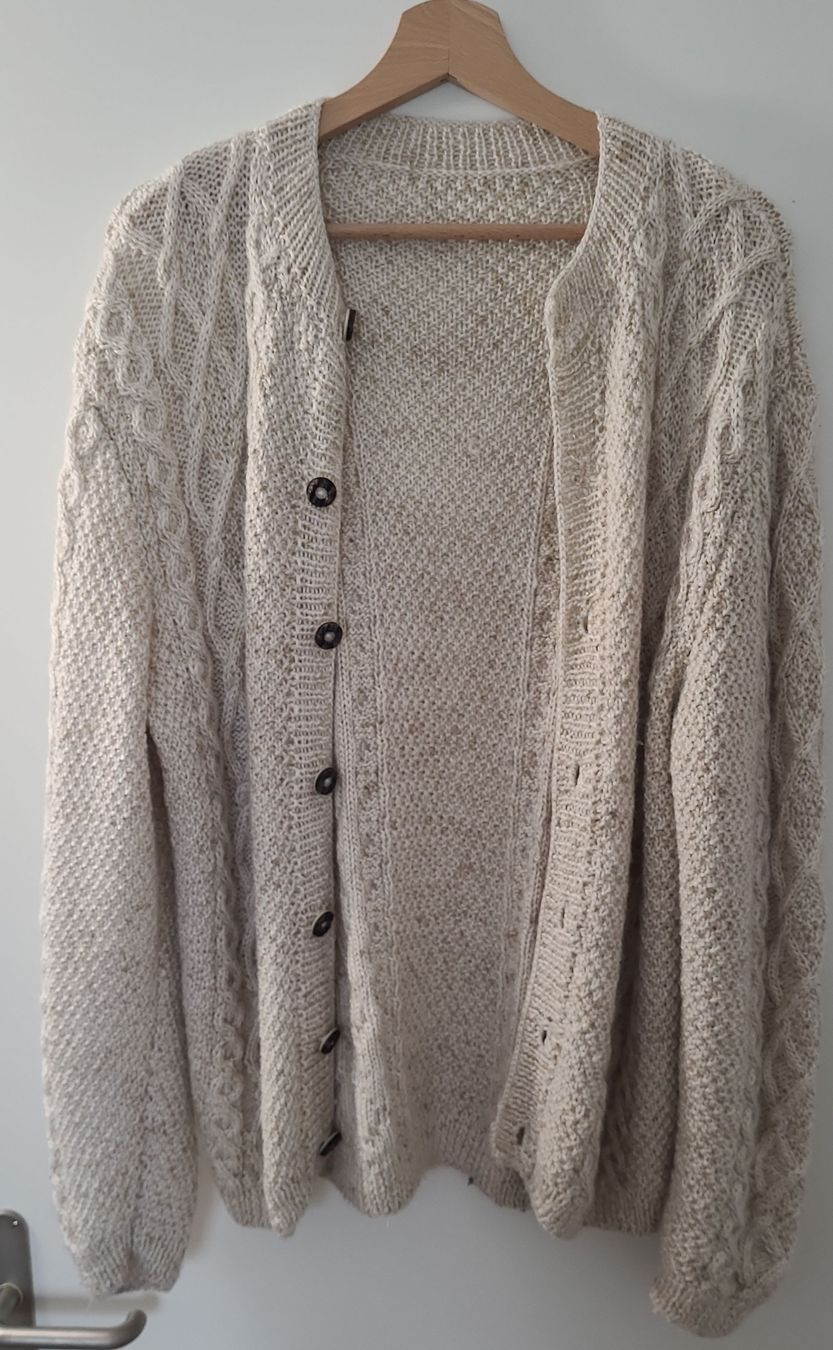 Vestes: Gemütliche Strickjacke Grösse M/L – D'occasion à Wetzikon ZH par Tabi91