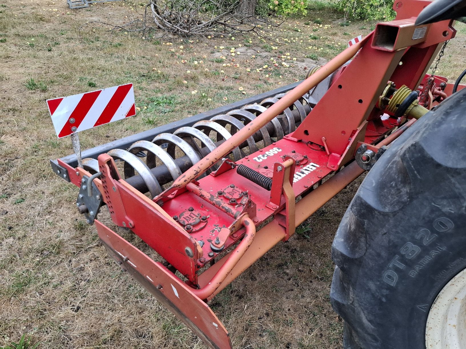Lely Tutte le macchine: Kreiselegge Lely 300-22 – Usato da Lützelflüh venduto da perry11 4