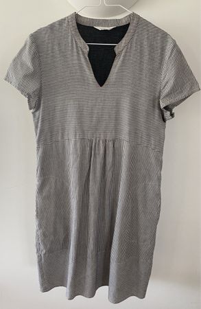 Nomads Kleid Gr. 12 – gestreift, gefüttert, mit Taschen