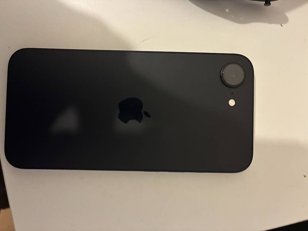 Telefoni cellulari / Smartphones: iphone 16e – Nuovo e nell'imballaggio originale da Winterthur venduto da mik_d27y