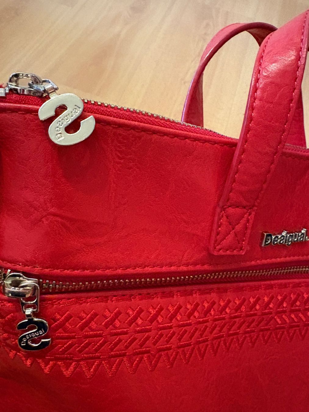 Desigual Zaini: Roter Desigual Rucksack – Usato da Horgen venduto da Ilona1986 2