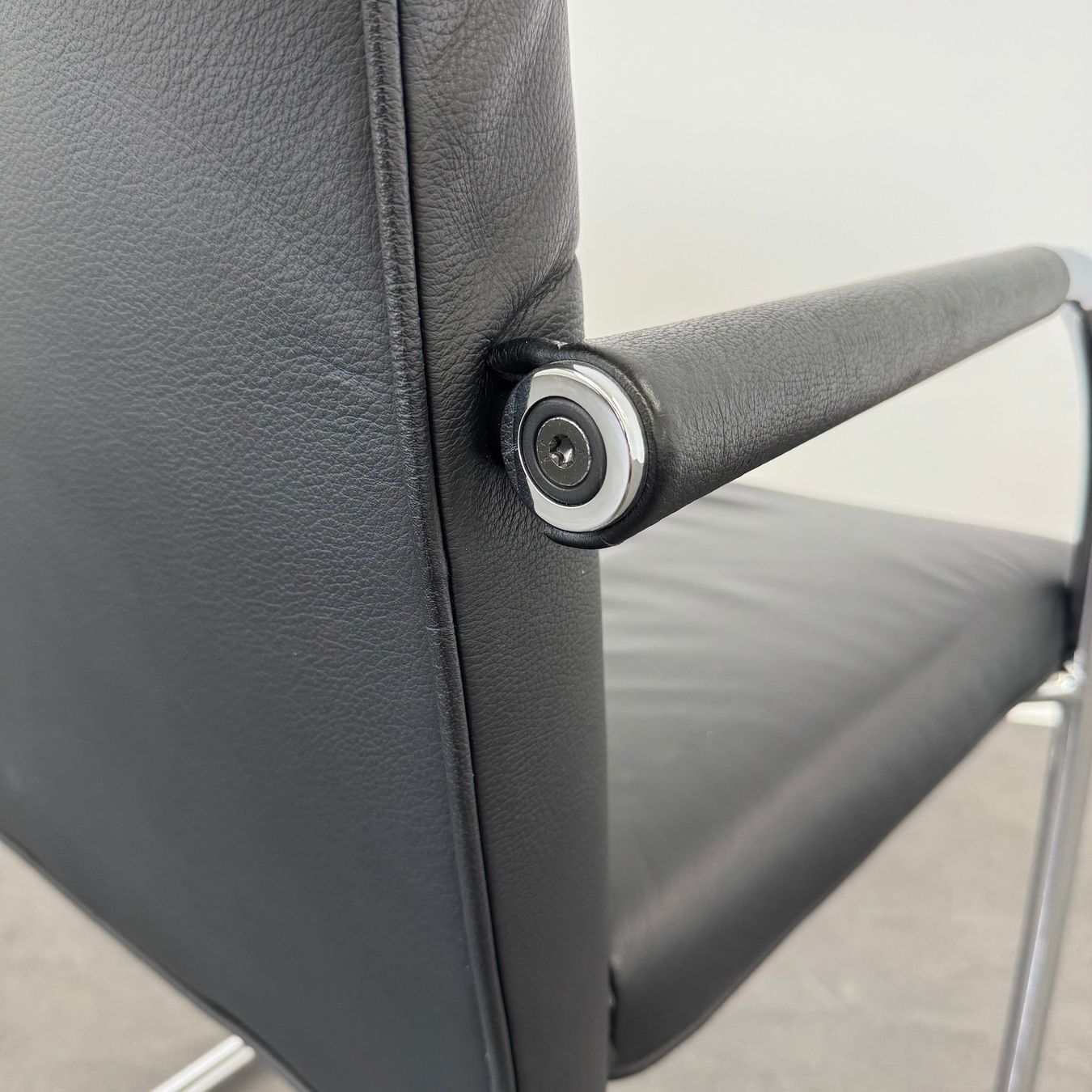 Vitra Sedie: Vitra Visasoft Freischwinger Gebrauchsspuren – Usato da Schönenwerd venduto da mcofficeshop 6