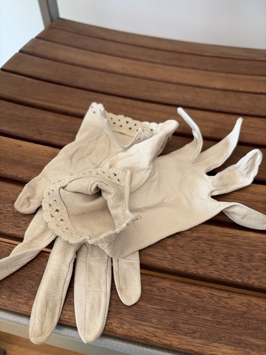 Handschuhe & Handstulpen: Damen Handschuhe Leder Beige mit Spitze Groesse S – Gebraucht aus Herisau von Camelia01