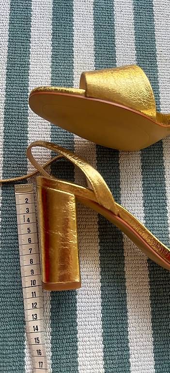 Damenschuhe: Goldige Sandalen, Blockabsatz, 9cm  – Gebraucht aus Erlenbach ZH von anj_pkn8 2