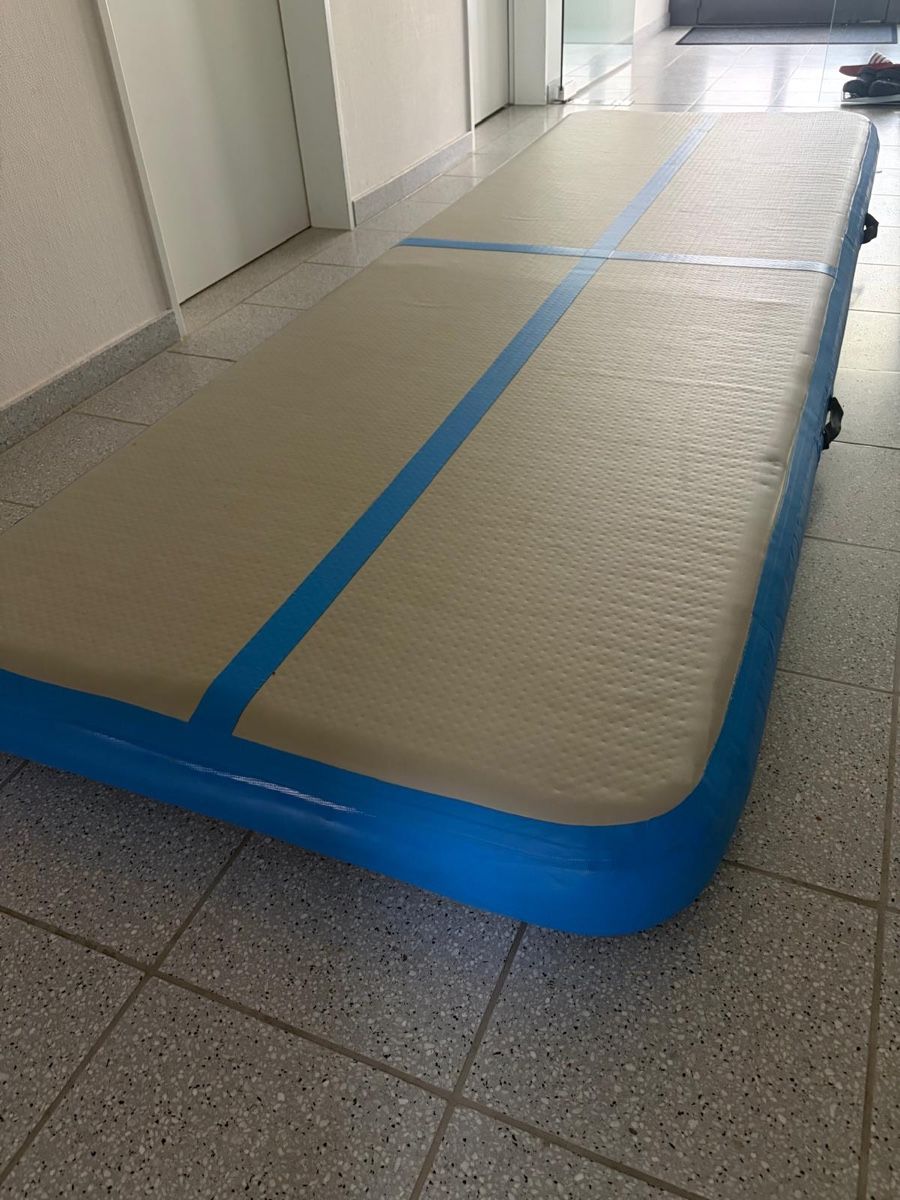 Tappetini fitness: Airtrack - Gymnastikmatte mit Pumpe – Usato da Zürich venduto da Sonnenkind2015