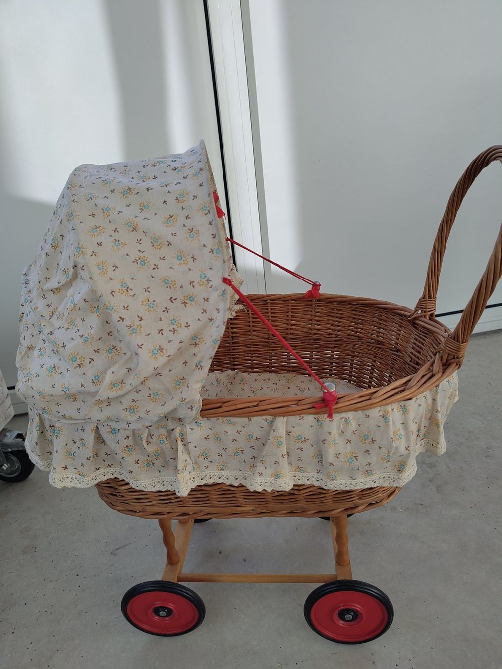 Carrozzine per bambole: Puppenwagen Antik – Usato da Fällanden venduto da jud_lh5c 2