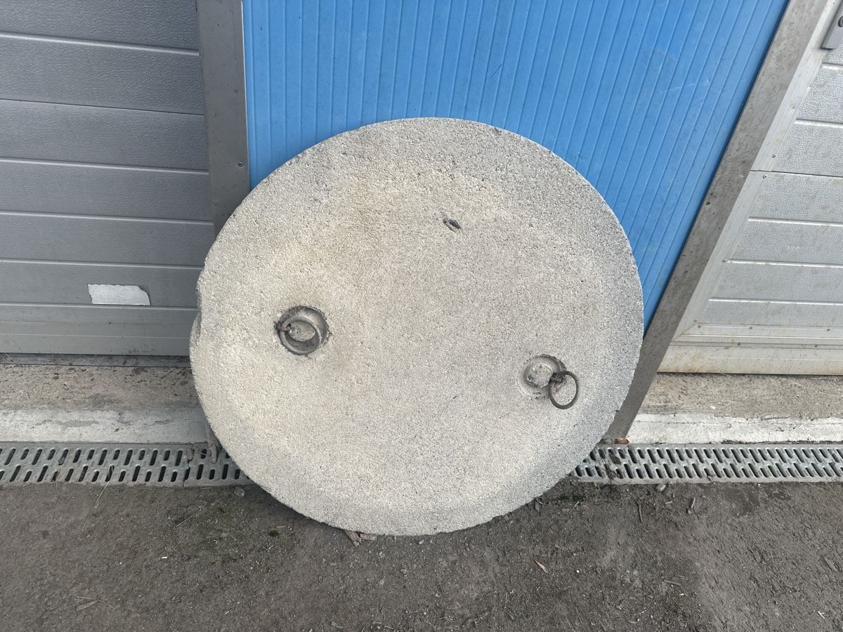 Servierplatten: Betondeckel, Schachtdeckel – Gebraucht aus Brienz BE von hopid