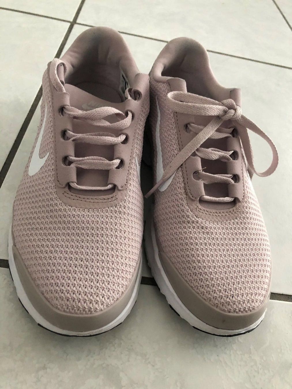 Nike Damenschuhe: Neue Nike Damenschuehe Grösse 36.5 – Neu (gemäss Beschreibung) aus Kloten von skit87 2