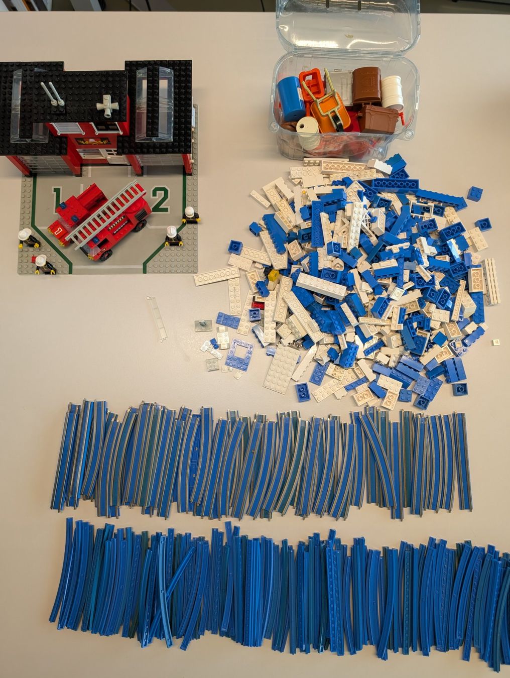Lego Jeux de construction: Lego Eisenbahn 12v diverses Material! – D'occasion à Maseltrangen par Simbi73 2