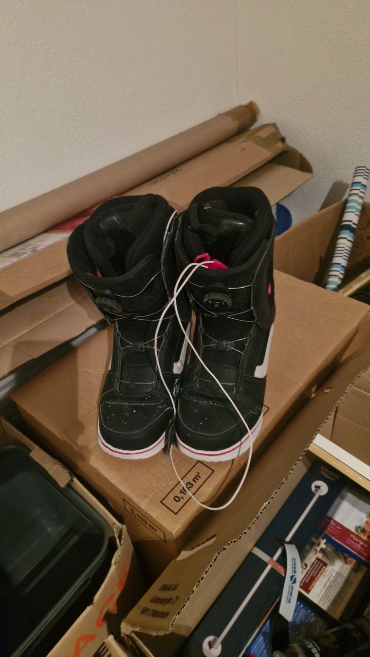 Vans Scarpe da uomo: Snowboard Boots Vans – Nuovo (secondo la descrizione) da Urtenen-Schönbühl venduto da fenteri