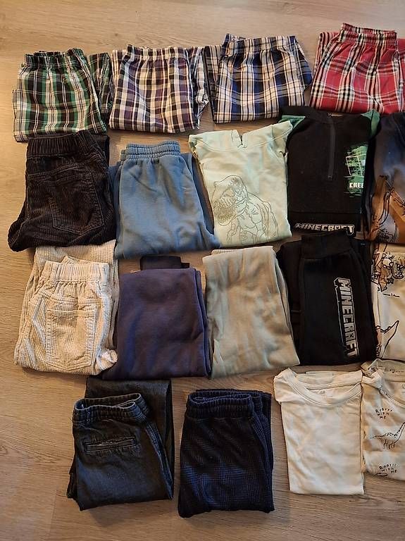 Ensembles coordonnés: Kinderkleidung 134 – D'occasion à Eriswil par swe_t72b 2