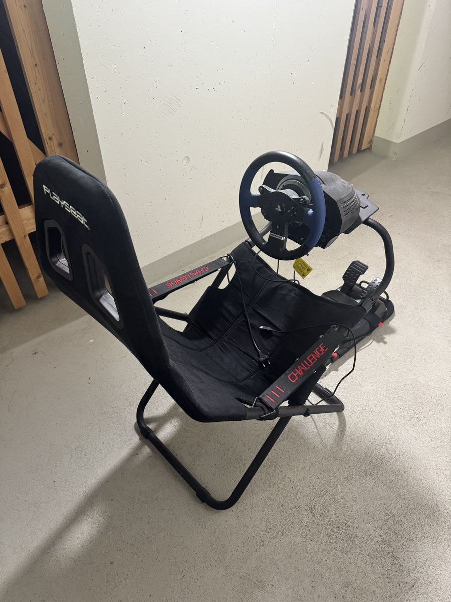 Thrustmaster Controller: Rennspiel Sitz mit Thrustmaster Lenkrad und Pedalen – Usato da Bülach venduto da dan_2cpx
