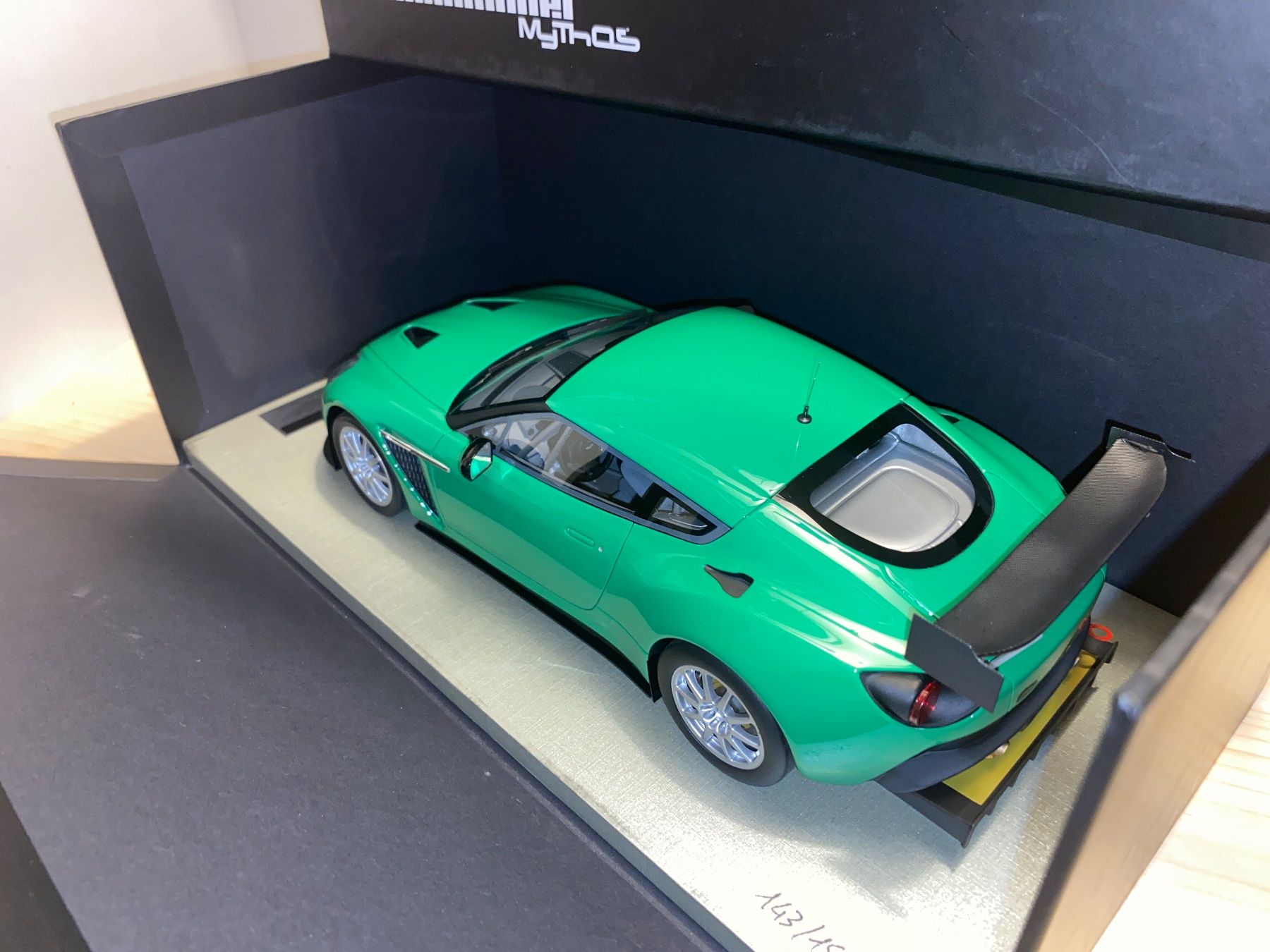 Aston Martin Modellini d'auto: Aston Martin V12 Zagato Race 1/18 Press Version – Usato da Wohlen AG venduto da PrivatSammlung 1