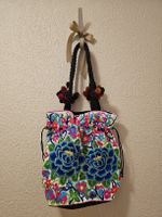 Bunte Handtasche mit Blumen bestickt und Bommeln   