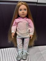 Grosse Mädchenpuppe mit langen Haaren und Outfit