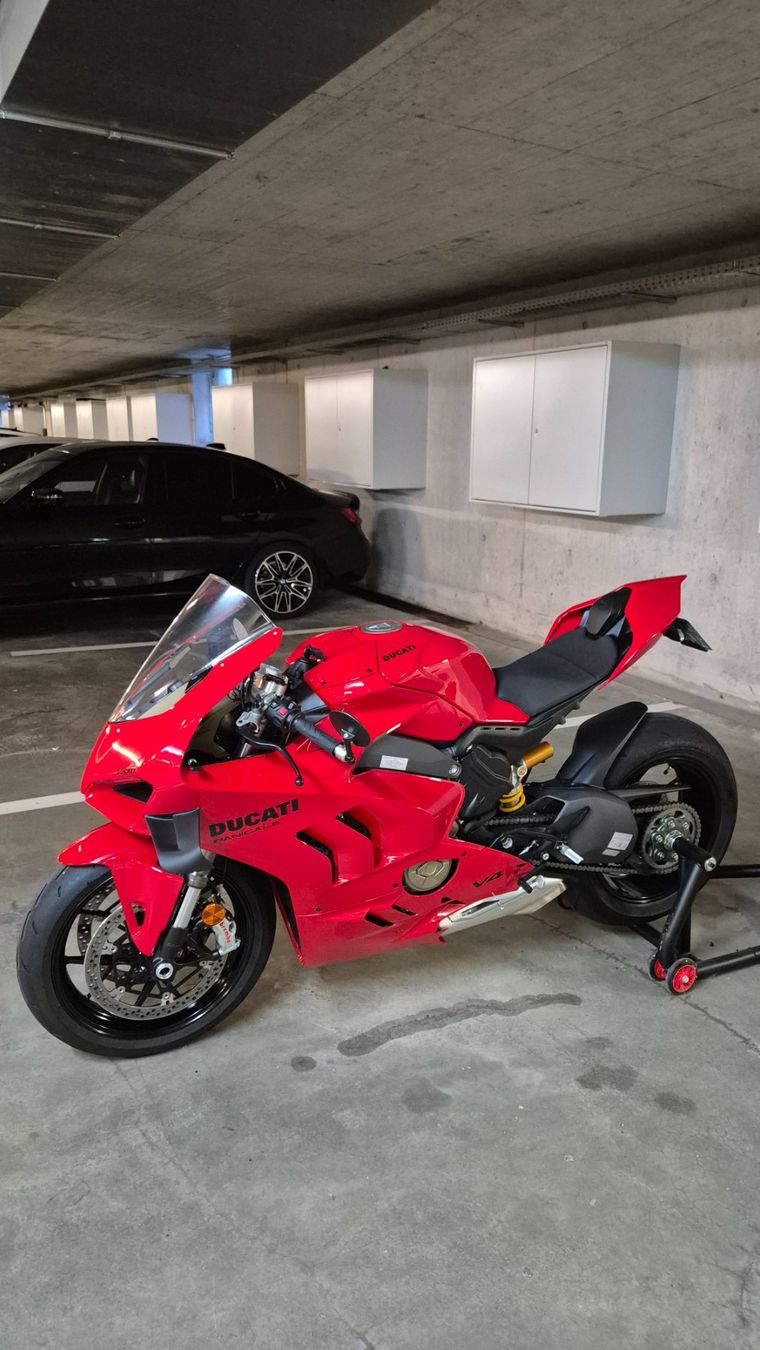 Ducati Strada: Ducati Panigale V4 2024 – Usato da Lyss venduto da SDC16 1