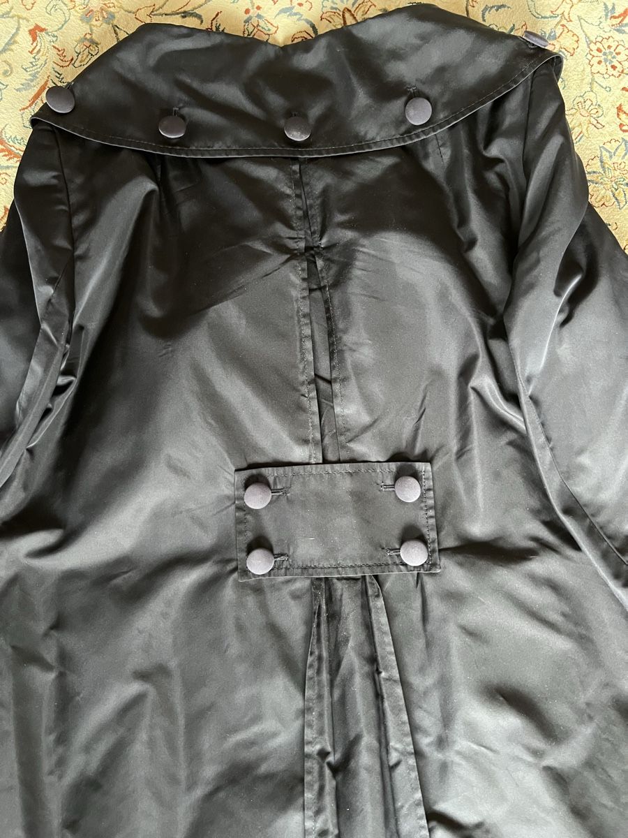 Escada Cappotti: Elegant Escada Silk Trench Coat – Nuovo (secondo la descrizione) da St.Gallen venduto da 303_7fcf 2