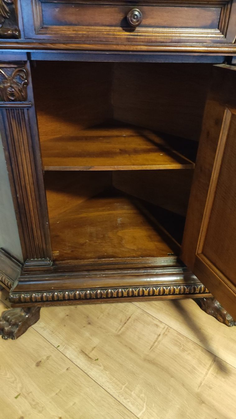 Vitrinen: Eckschrank Nussbaum mit Glasfront – Gebraucht aus Trun von sta_qg85 5