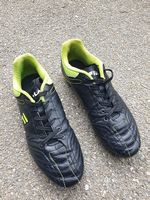 Chaussures de foot, protèges tibia et chaussettes