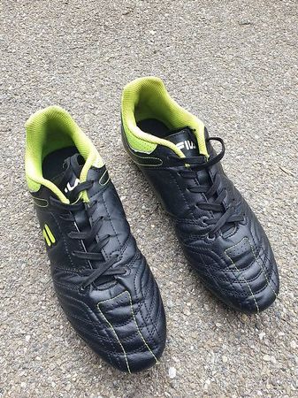 Chaussures de foot, protèges tibia et chaussettes