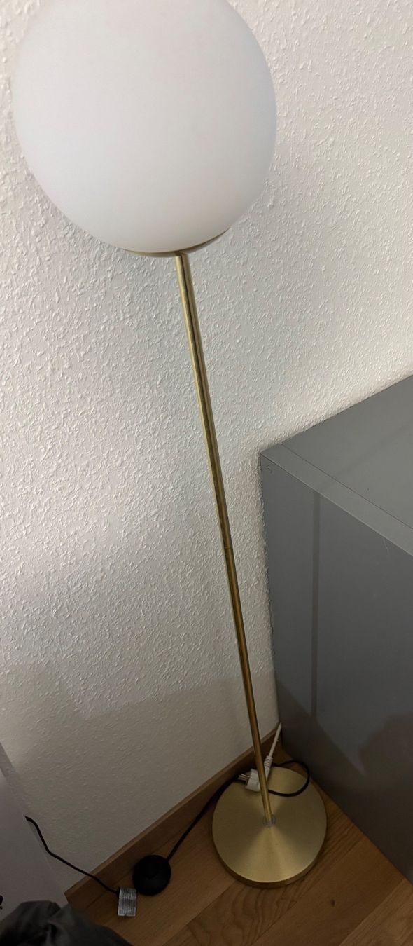 Sedie: Lot petits électroménager, meubles, lampes – Usato da Genève venduto da cod_8gbz 2