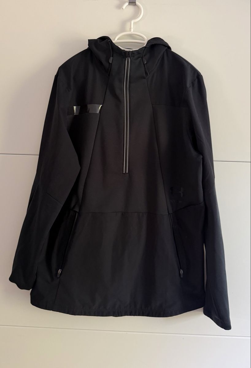 Under Armour Vestes: Under Armour Storm Cyclone Jacke – D'occasion à Zurich par Alinecnicolet