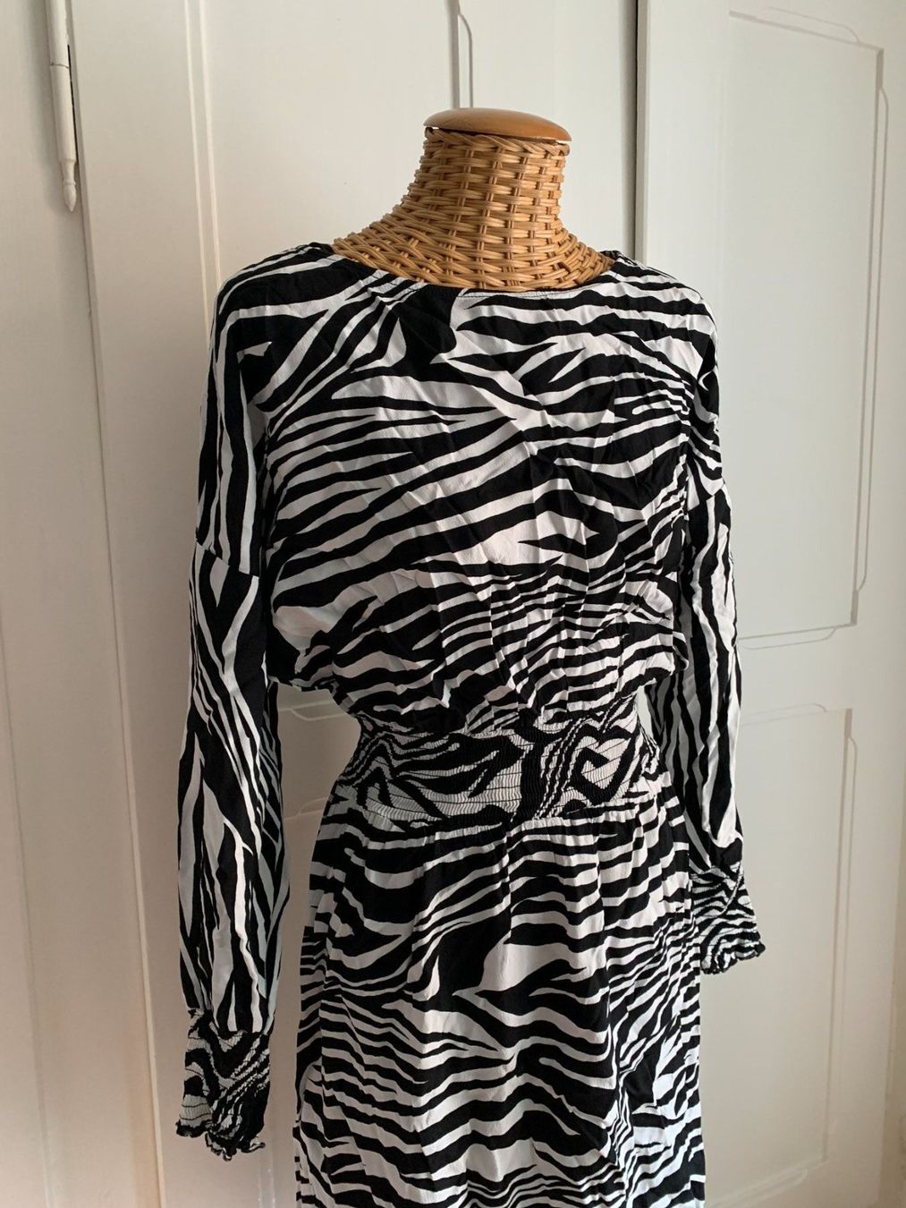 Tchibo Robes: Kleid mit Zebra-Muster - 36 – D'occasion à Zürich par Diazaio 1