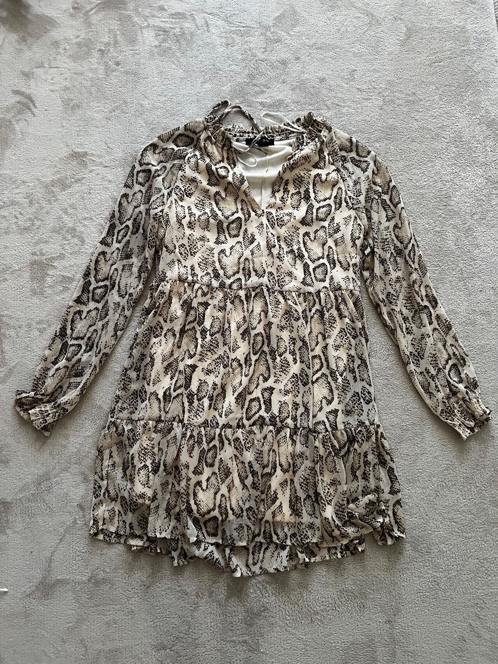 Robes: Kleid mit Schlangenmuster Grösse S – D'occasion à Wittenbach par DGB_xoxo