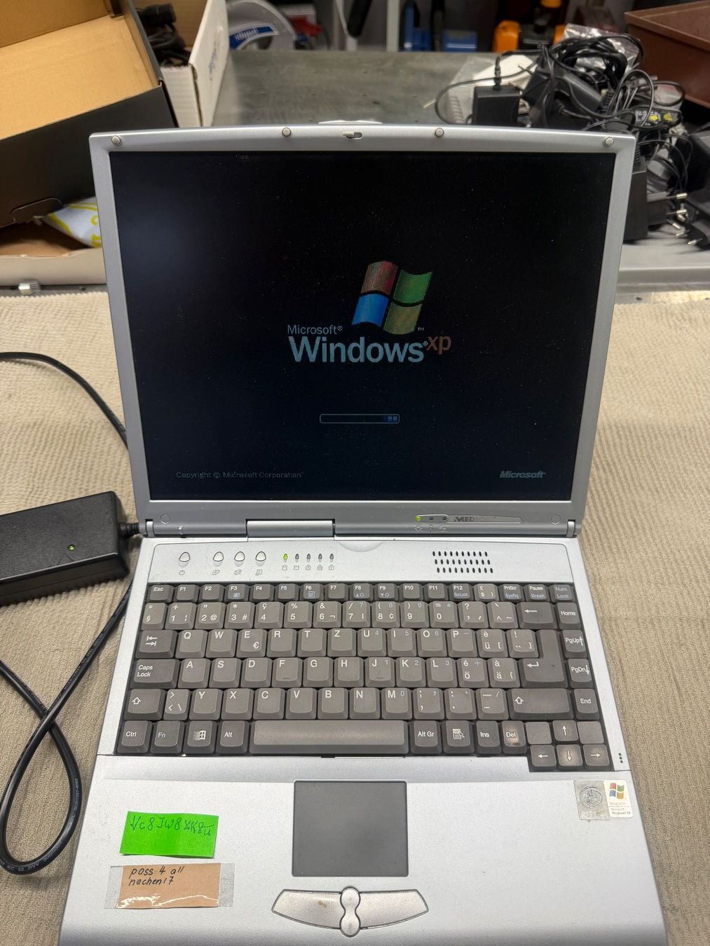 Medion Portables: Medion Retro Notebook Windows XP mit Netzteil – D'occasion à Dübendorf par Gabifat 2