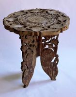 Indien kleiner Holztisch mit geschnitztem Knochenmotiv*****