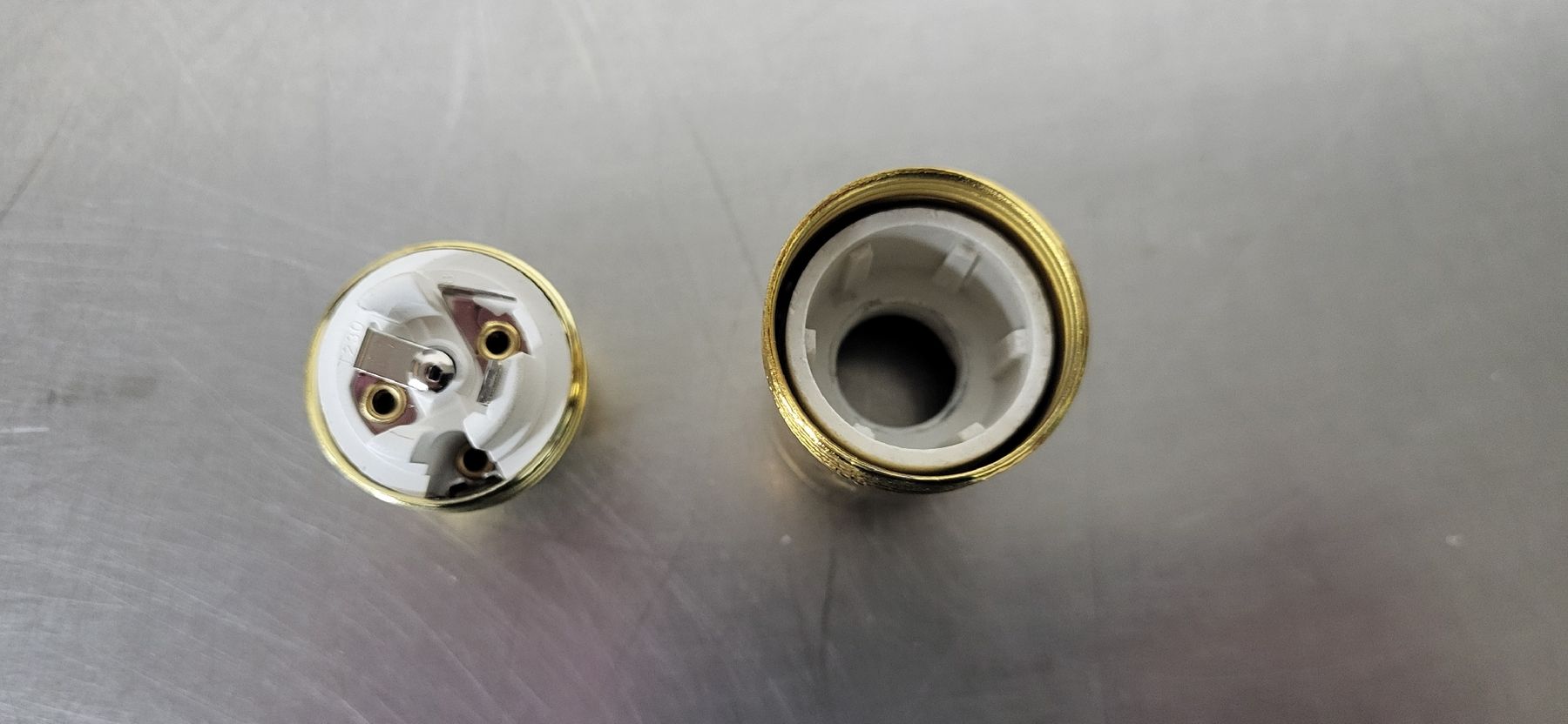Lampade: 9 Lampenfassungen E 14 Messing – Nuovo e nell'imballaggio originale da Zürich venduto da timbuktu03 1