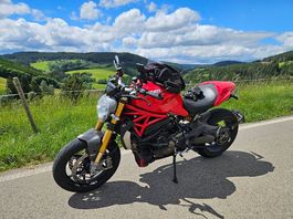 Ducati Monster 1200S