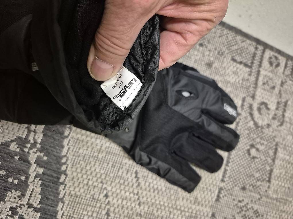 Guanti & manicotti: Handschuhe – Usato da Mägenwil venduto da InEcoTec 2