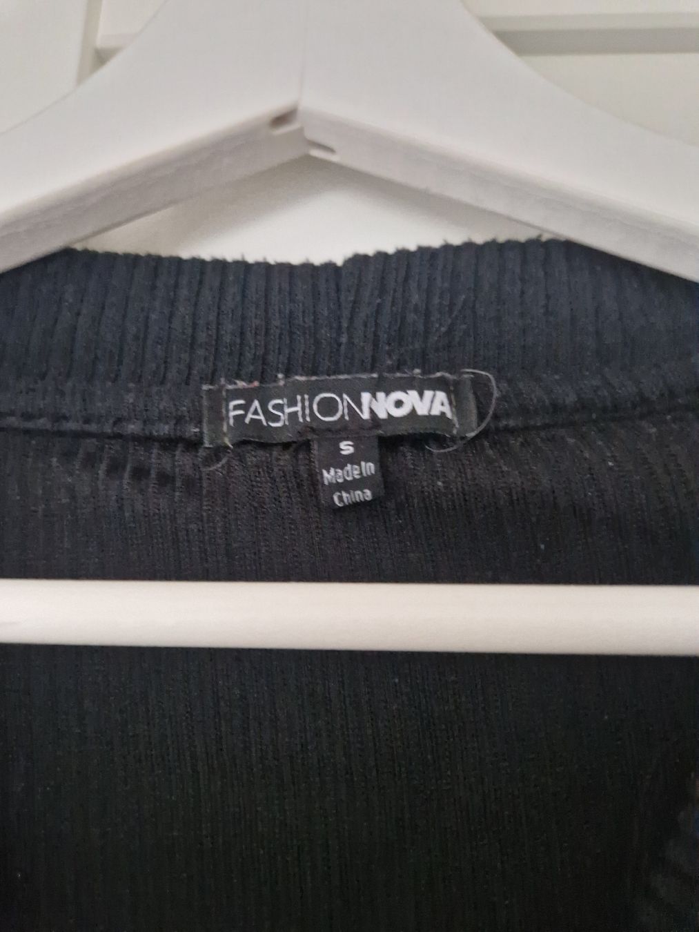 Maglioni & Felpe: Schwarzer Cardigan, Fashionnova, Gr. S – Usato da Fislisbach venduto da mgr_yy8b 1