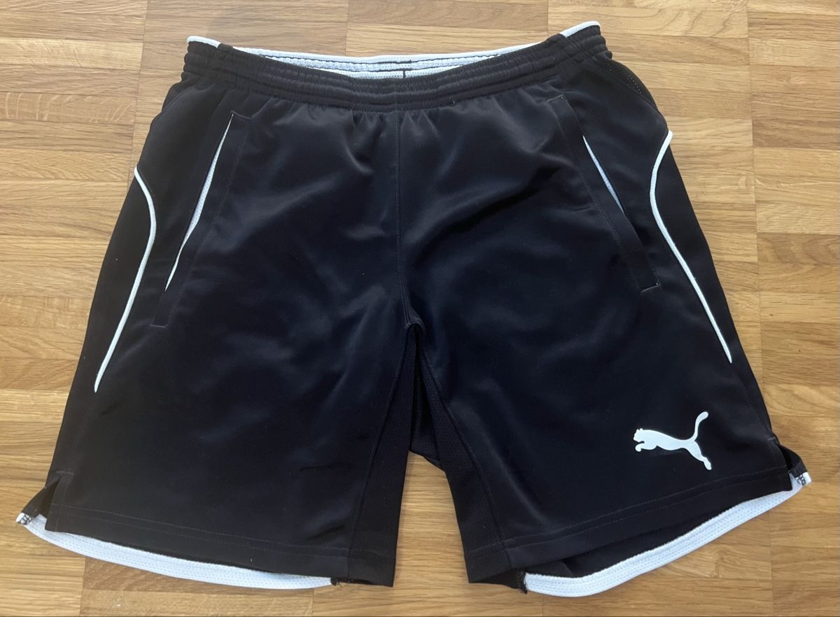 Puma Pantaloni: Puma Shorts – Nuovo (secondo la descrizione) da Weiach venduto da deb_7zrg