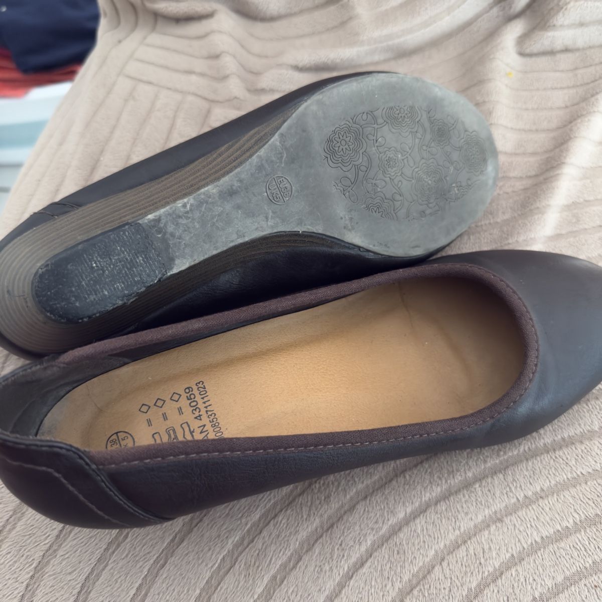 Scarpe da donna: Escarpins marron, taille 38 – Usato da Riddes venduto da Elina. 4
