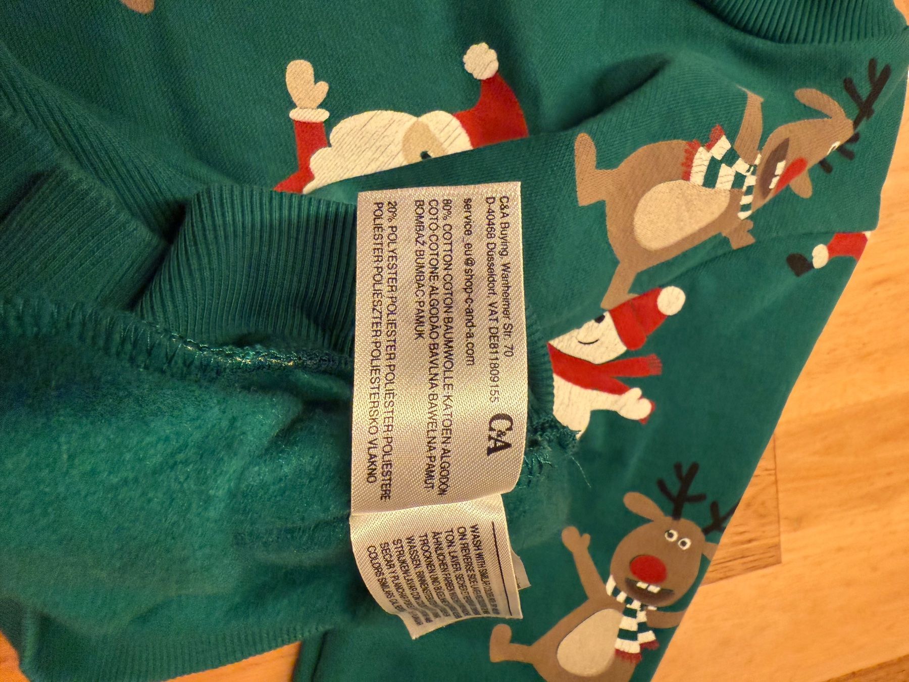 C&A Maglioni & Felpe: Kinder Weihnachtspullover mit Weihnachtsmann Mütze – Nuovo (secondo la descrizione) da Schlieren venduto da svenbaettig 2