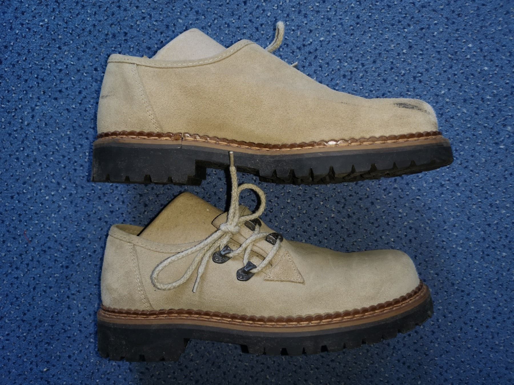 Scarpe da donna: Schöne Trachtenmode-Schuhe Gr. 39 – Usato da Arth venduto da Africa44