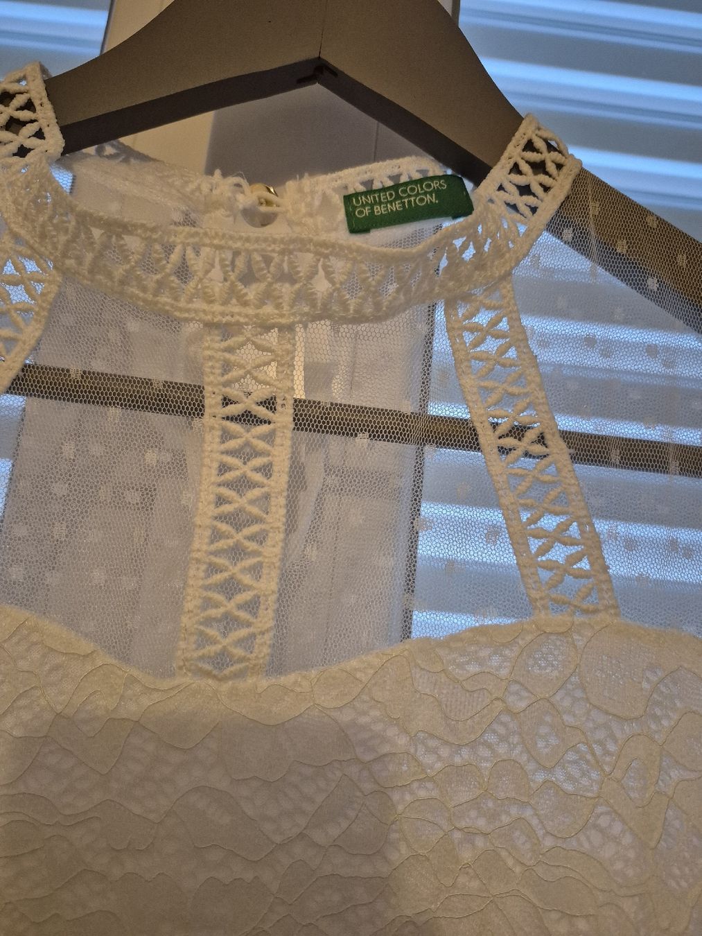 Benetton Top: Chemisier dentelle Benetton S, comme neuve – Nuovo (secondo la descrizione) da St-Pierre-Clages venduto da _RV 1