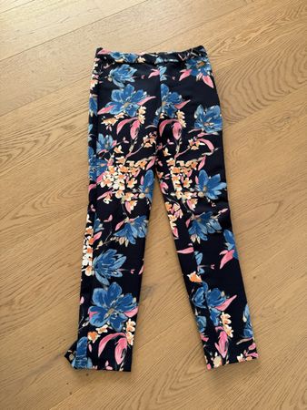 Sommerliche Damen Hose/Leggins  mit Blumenmuster, Grösse XS