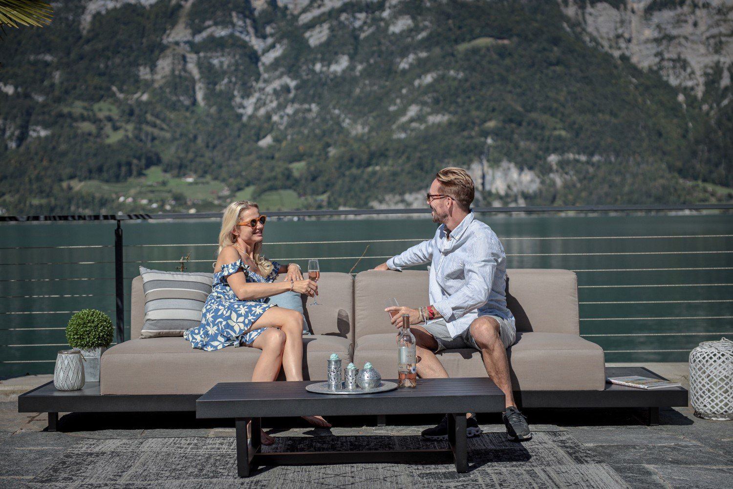 Viplounge Divani: Outdoor Lounge - Sunbrella Stoff sandbraun – Nuovo e nell'imballaggio originale da Uznach venduto da viplounge