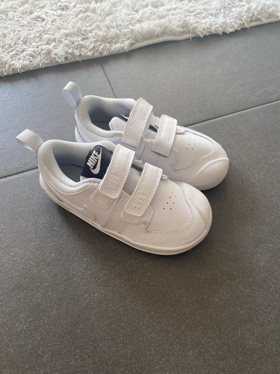 Nike Scarpe per ragazzi: Nike Turnschuhe Kinder Weiss Grösse 25 – Usato da Binningen venduto da Eober