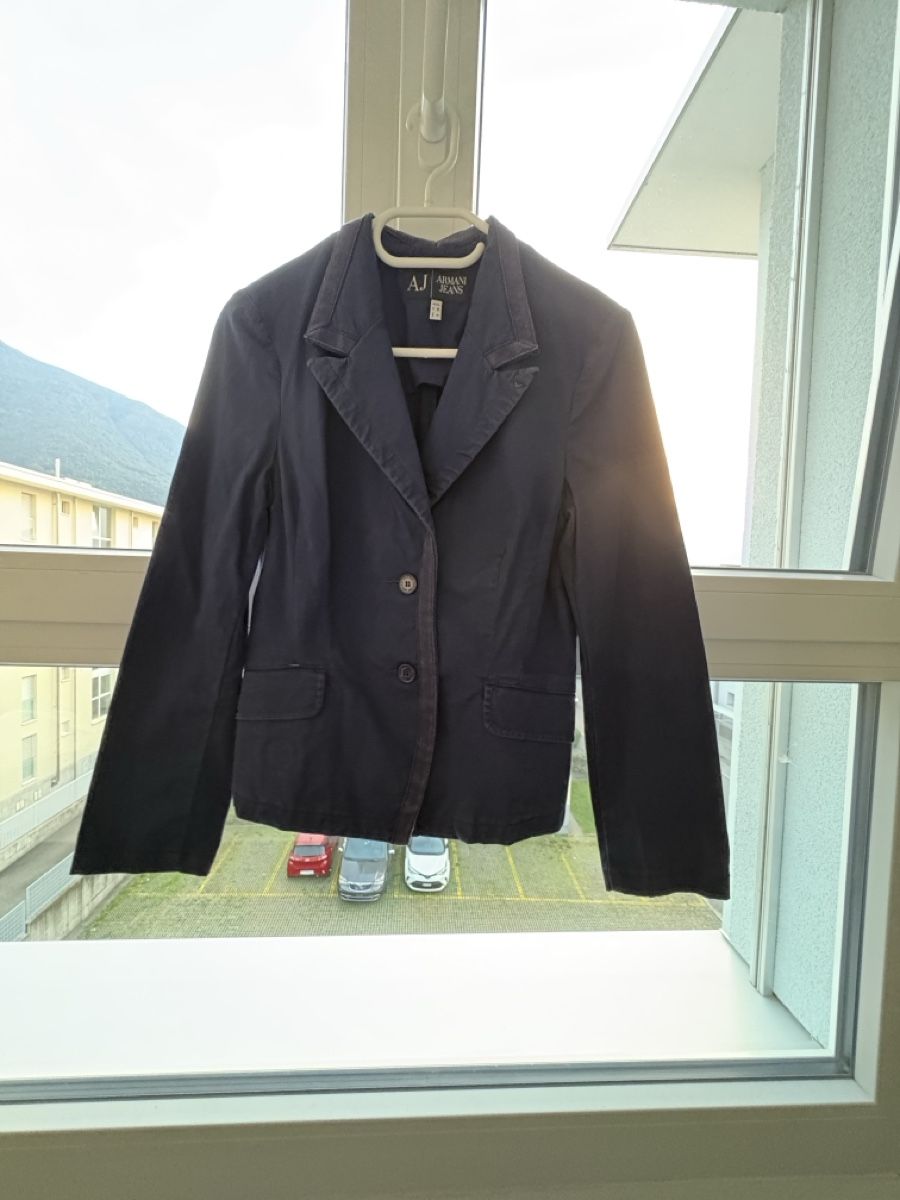 Armani Giacche: Blazer Armani Jeans colore blu scuro – Usato da Giubiasco venduto da mol_f9mf