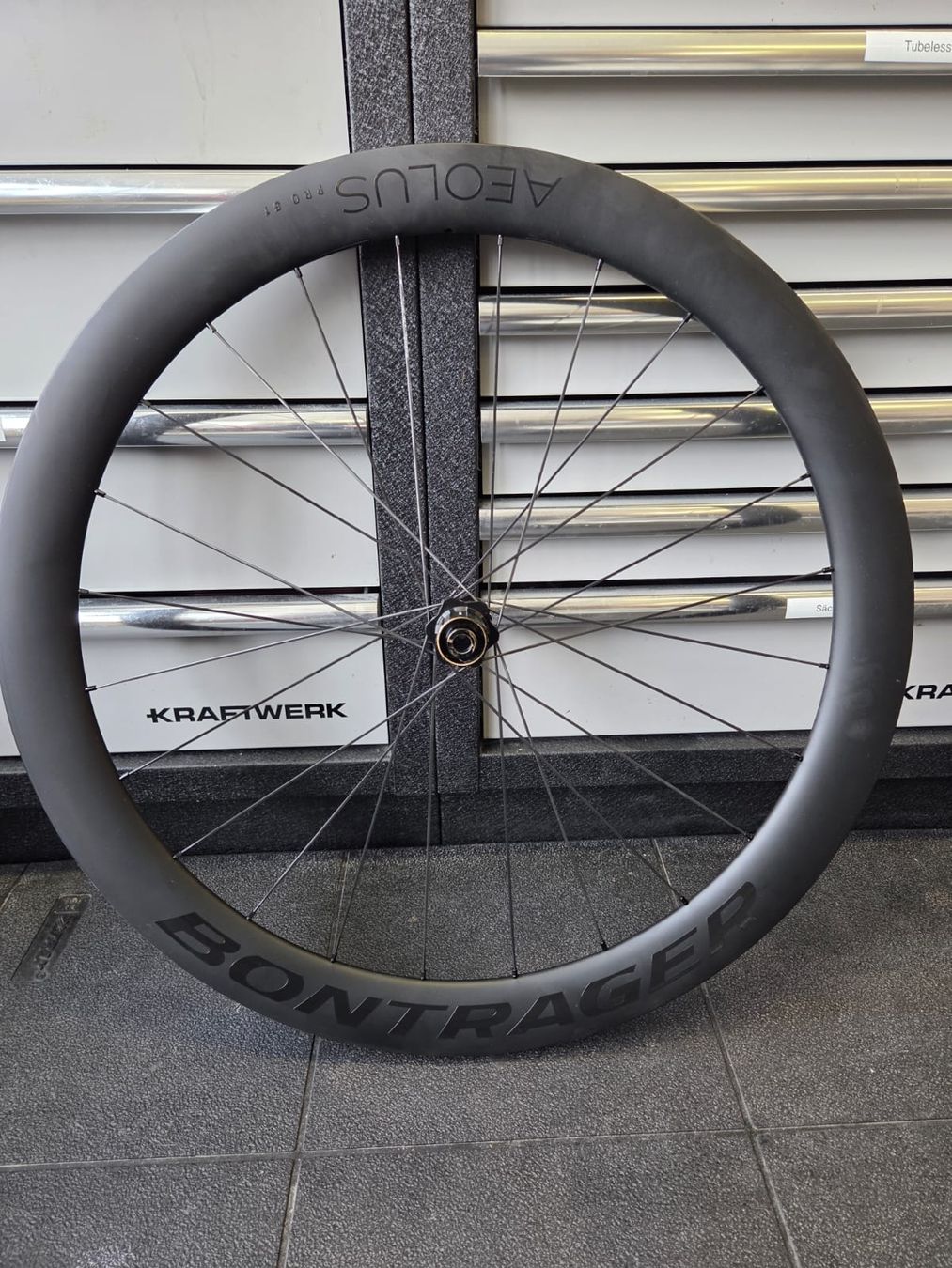 Pezzi di ricambio: Bontrager Carbon Laufräder 28" – Nuovo (secondo la descrizione) da Grosshöchstetten venduto da ypo_r8sn 4