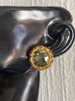Boucles d'oreilles dorées pierres jaunes détail ajouré femme
